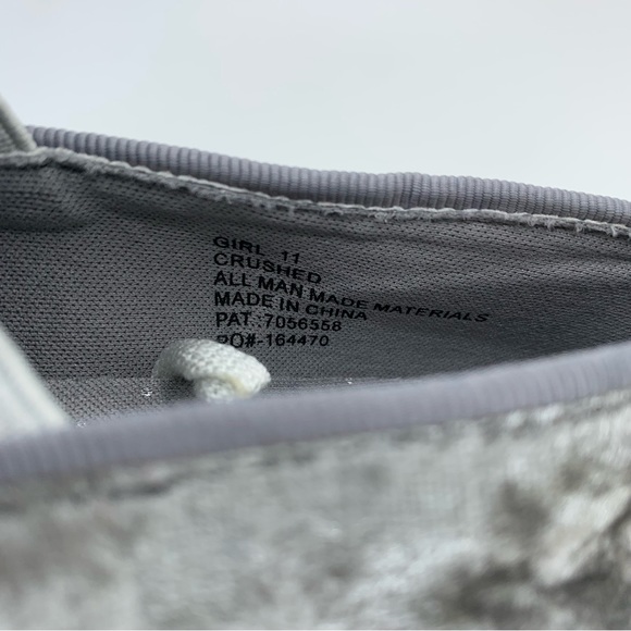 Report Girls Gray Crushed Velvet Bow Slip On Shoe Size 11 - Picture 5 of 5